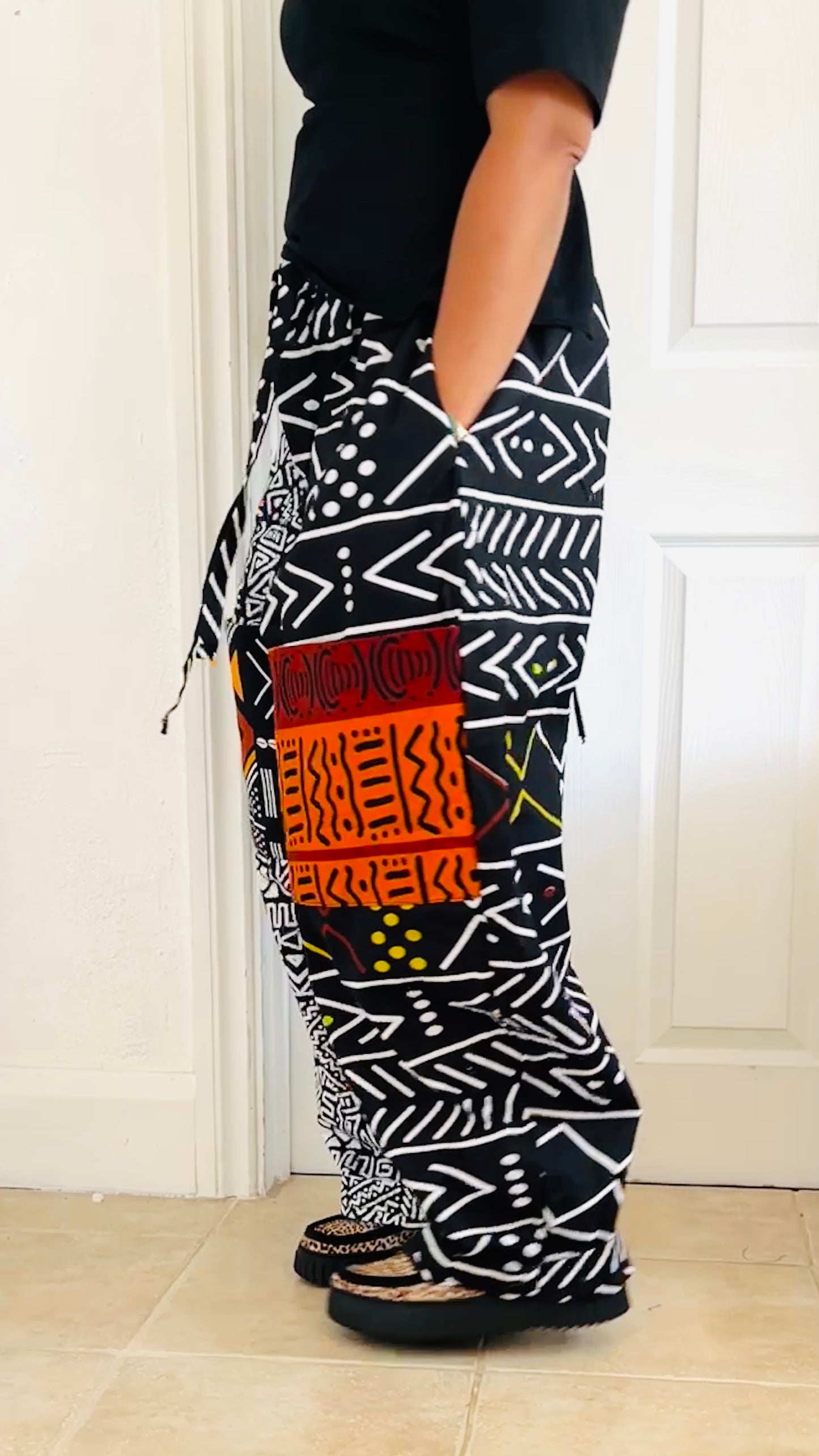 2 print BW black and white Baloon trousers with knee pockets