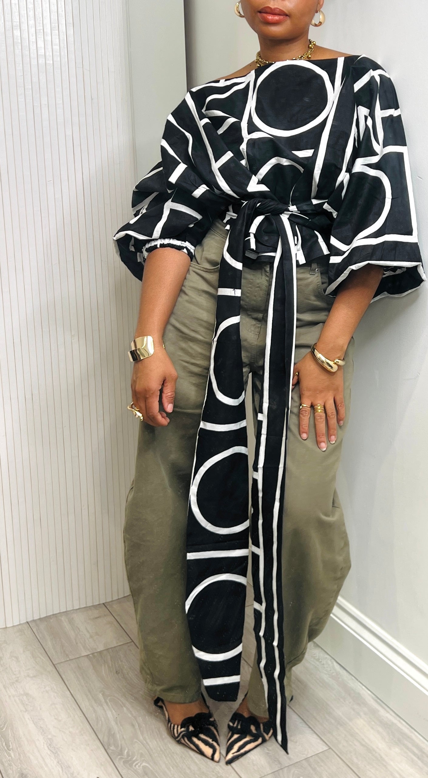 Black&white African Print Off-Shoulder Crop Top: Asymmetric Balloon Sleeve Blouse size 1 UK 8-14