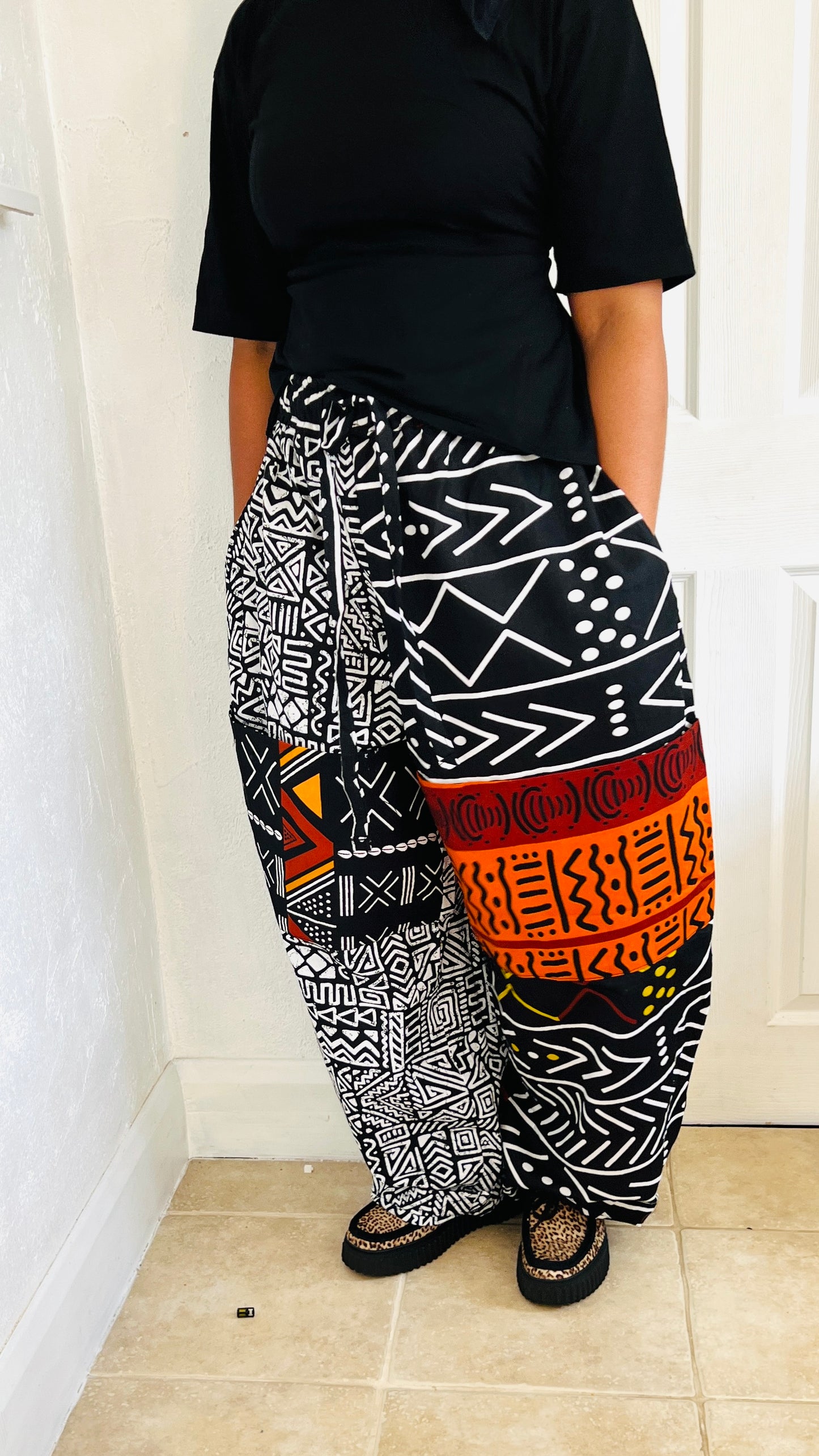 2 print BW black and white Baloon trousers with knee pockets