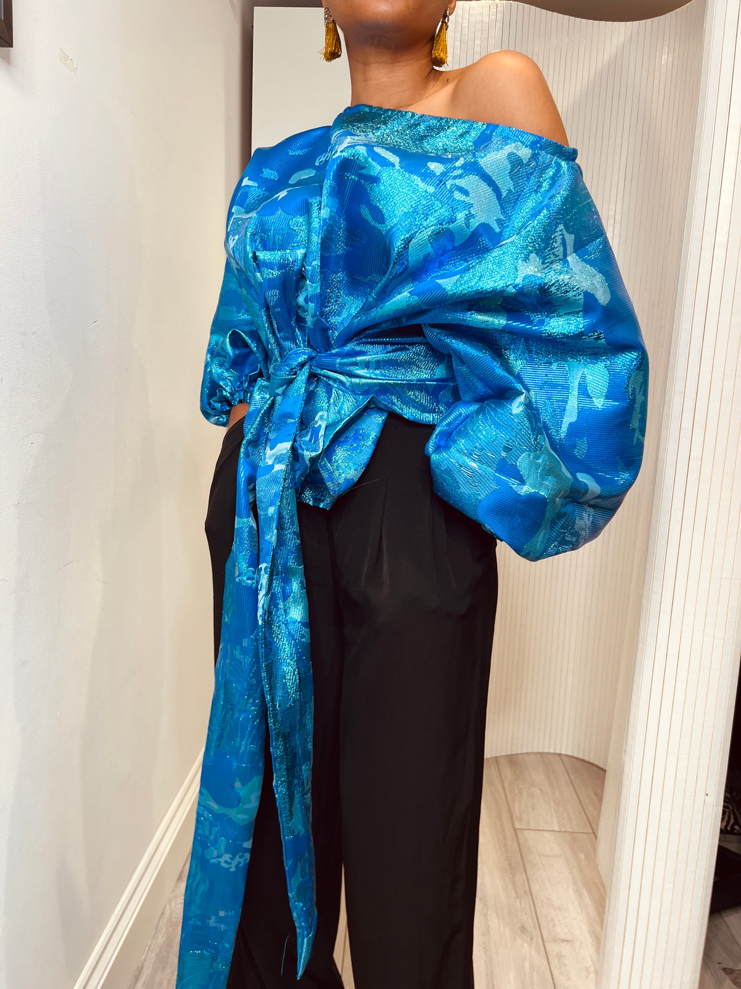 Blue metallic Jacquard Asymmetric Balloon Sleeve Blouse