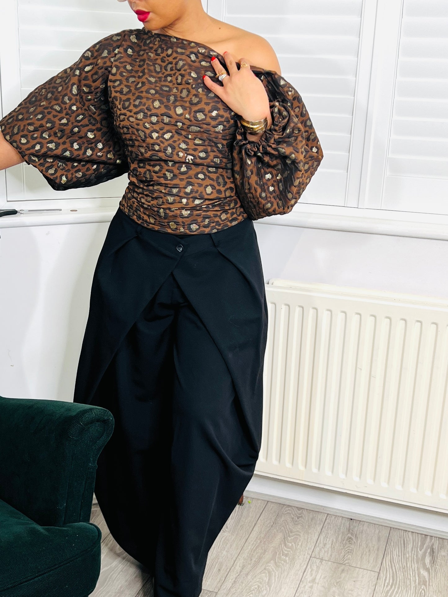 Brown leopard metallic Jacquard Asymmetric Balloon Sleeve Blouse