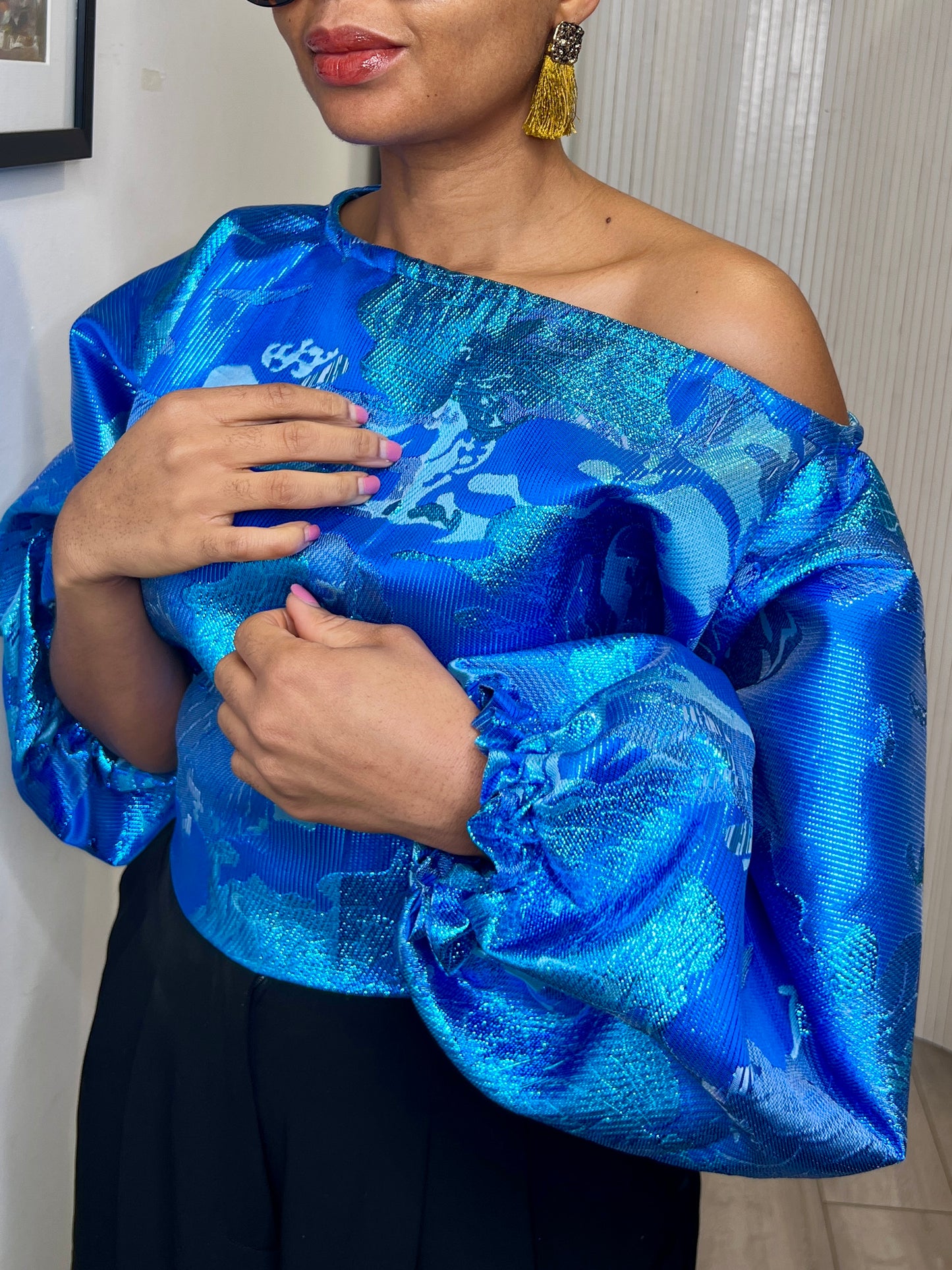 Blue metallic Jacquard Asymmetric Balloon Sleeve Blouse
