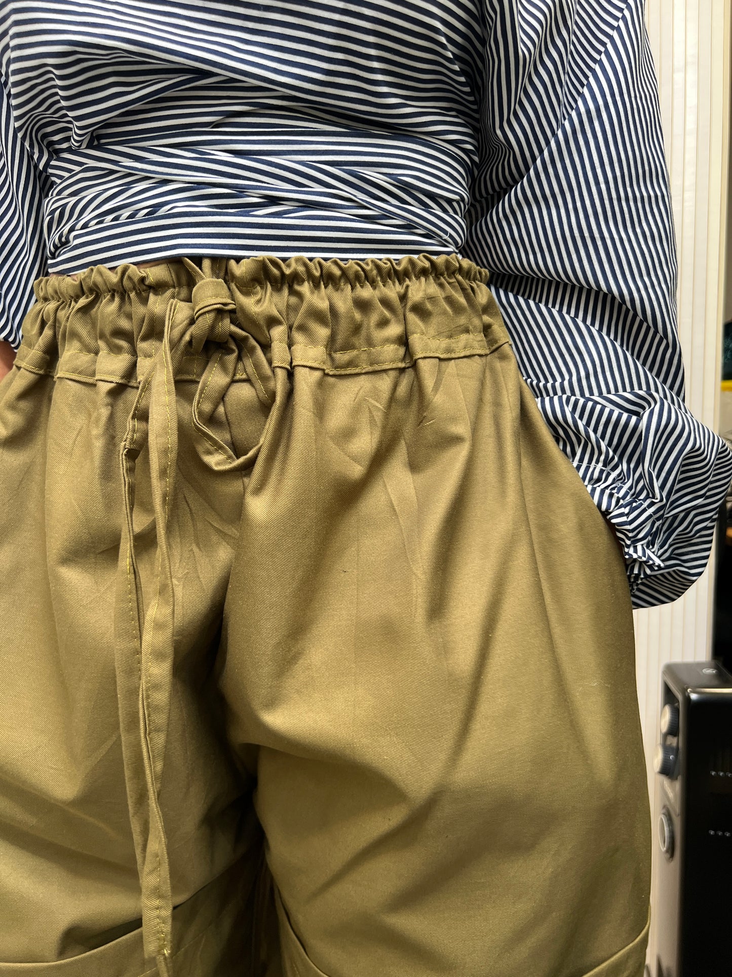 Khaki Baloon trousers with knee pockets. Size 1 (8-14)