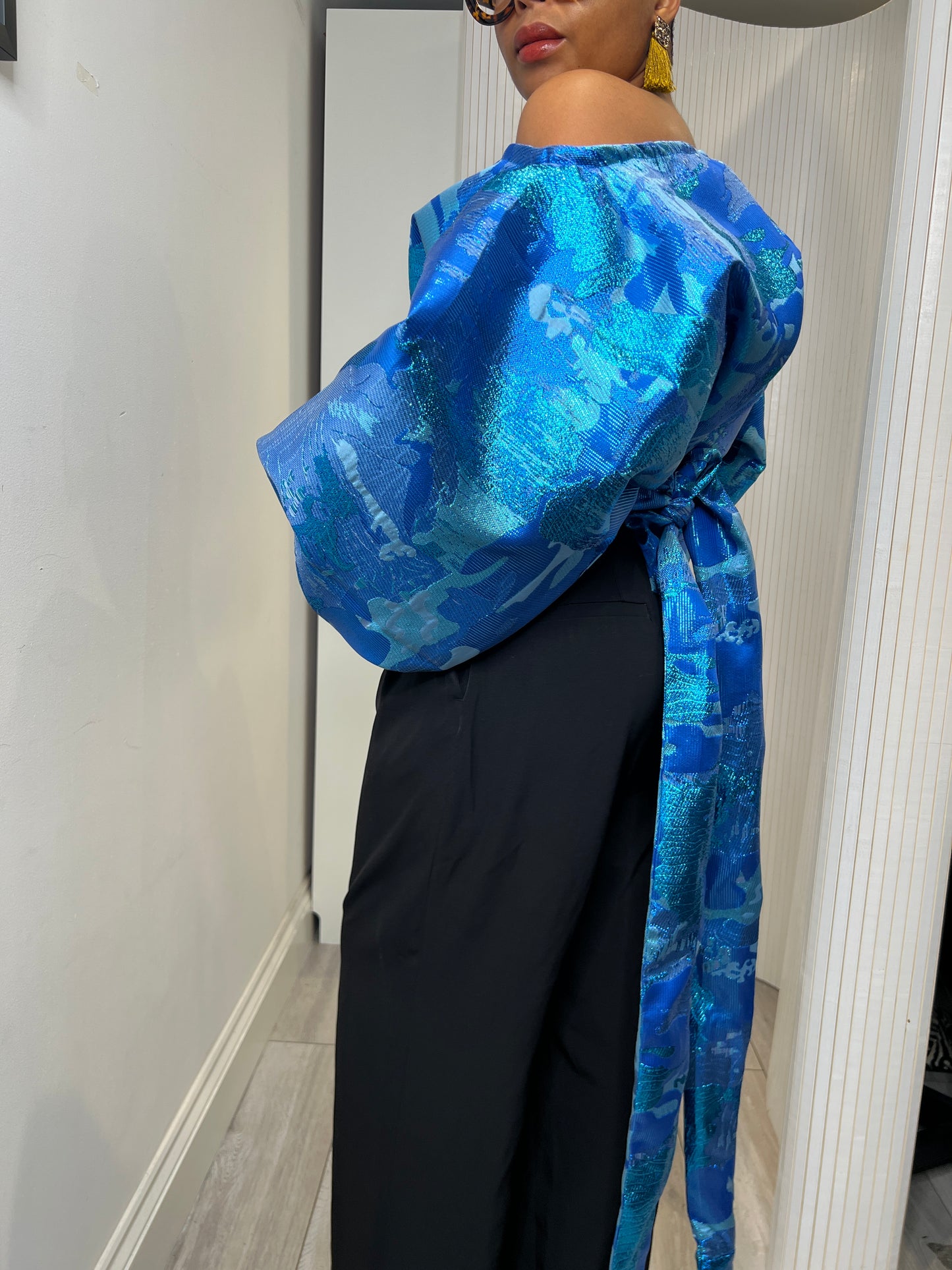 Blue metallic Jacquard Asymmetric Balloon Sleeve Blouse