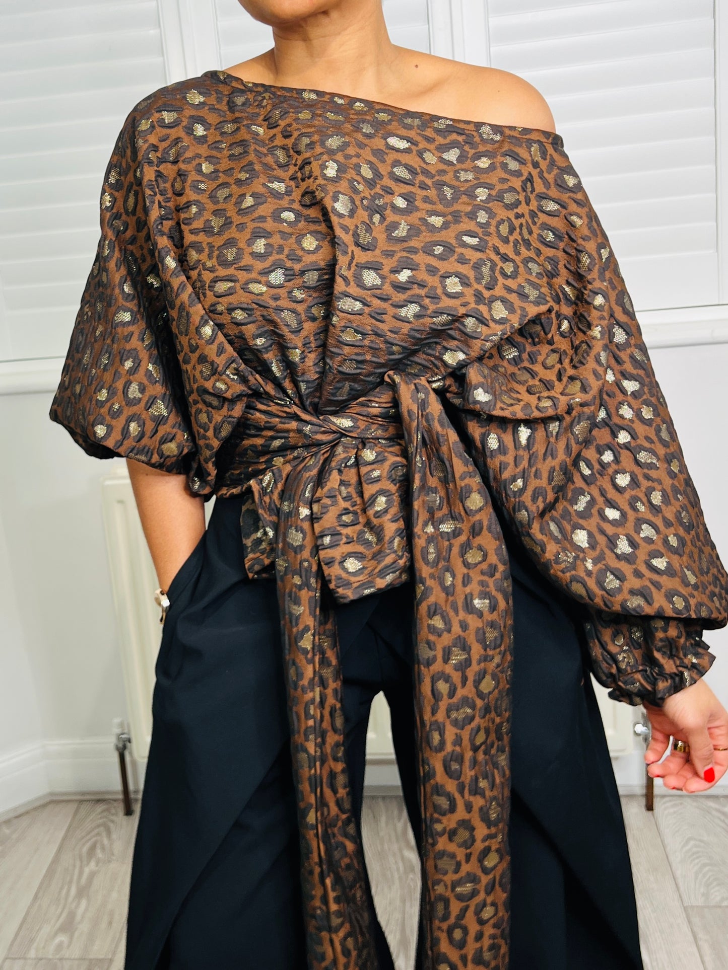 Brown leopard metallic Jacquard Asymmetric Balloon Sleeve Blouse