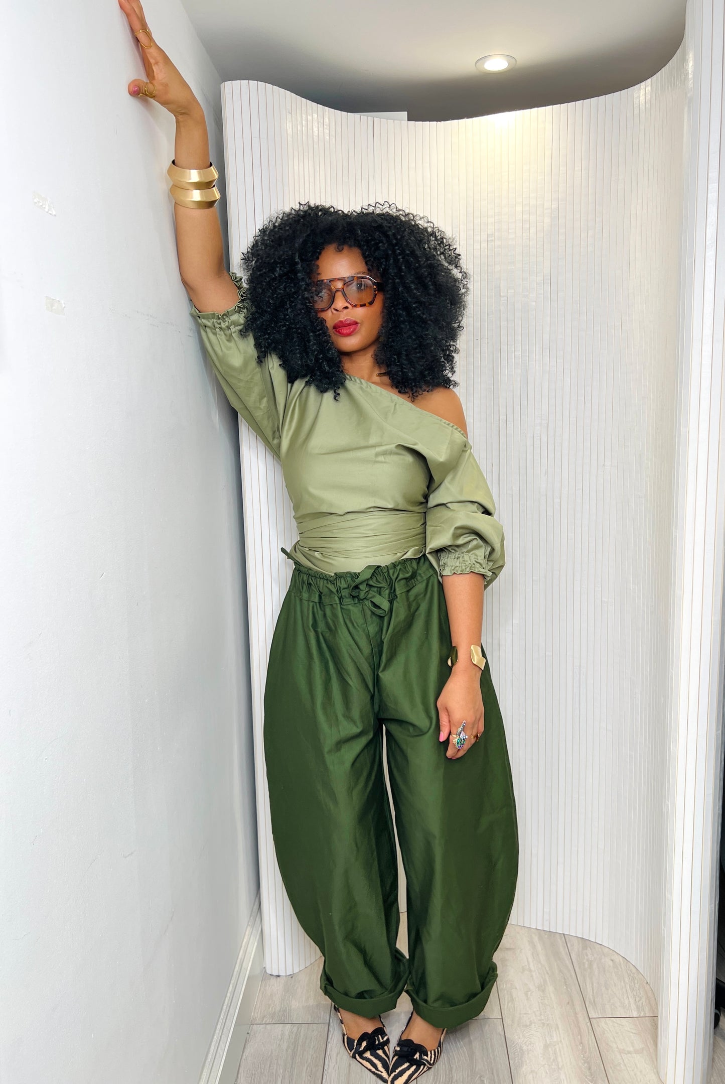 Khaki green Baloon trousers.