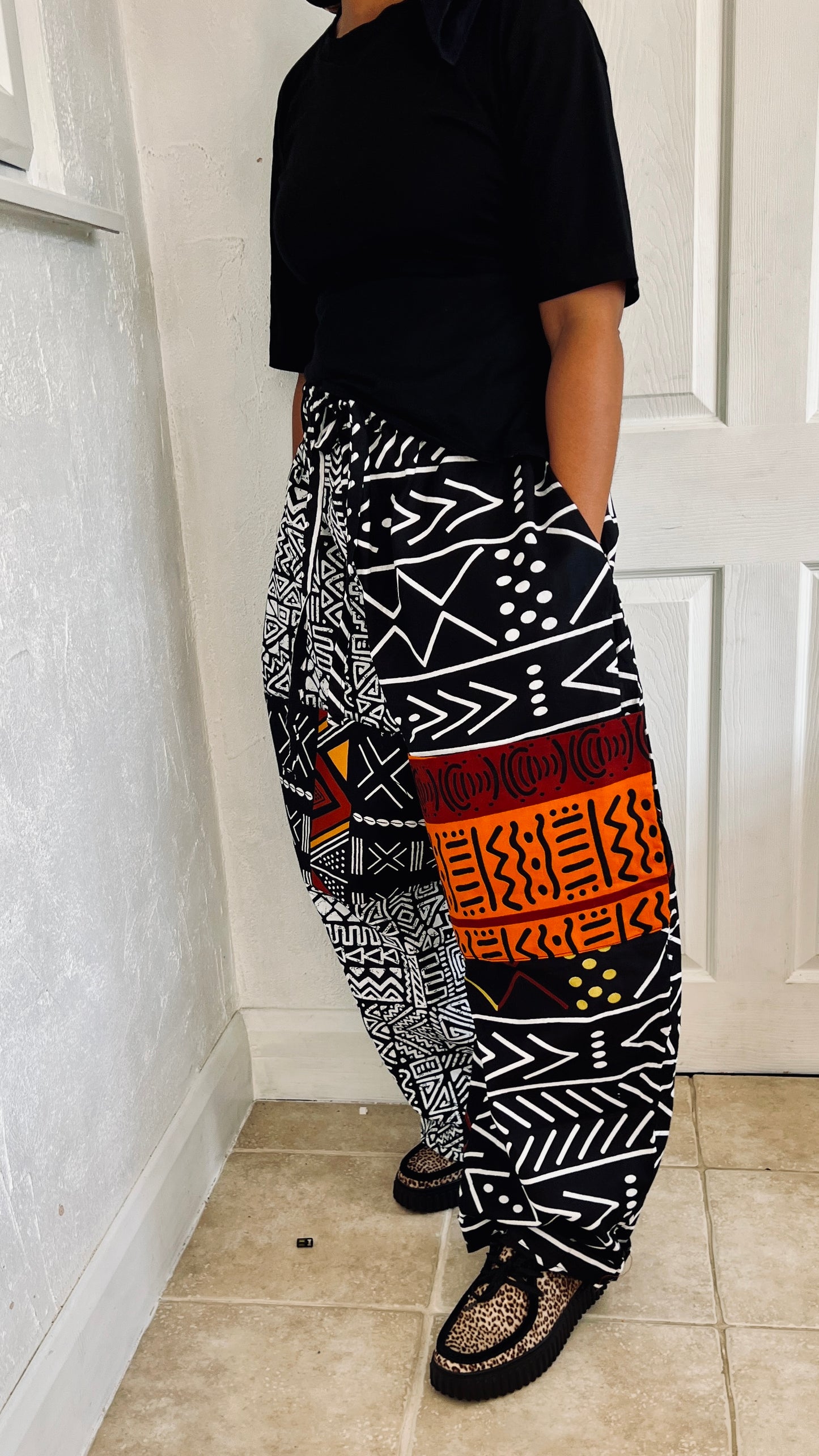 2 print BW black and white Baloon trousers with knee pockets