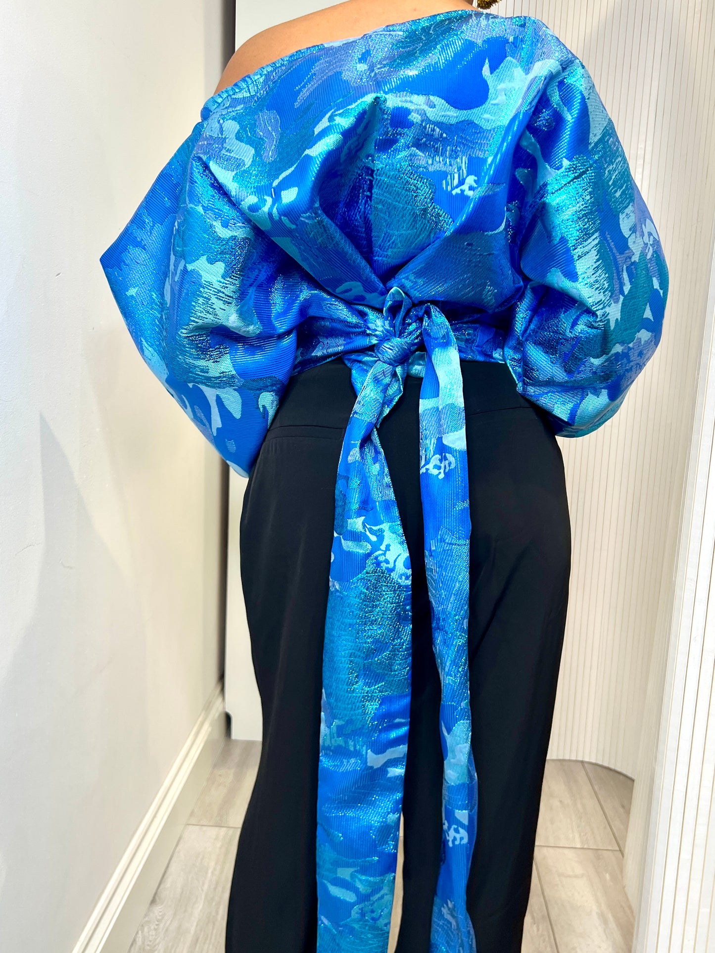 Blue metallic Jacquard Asymmetric Balloon Sleeve Blouse