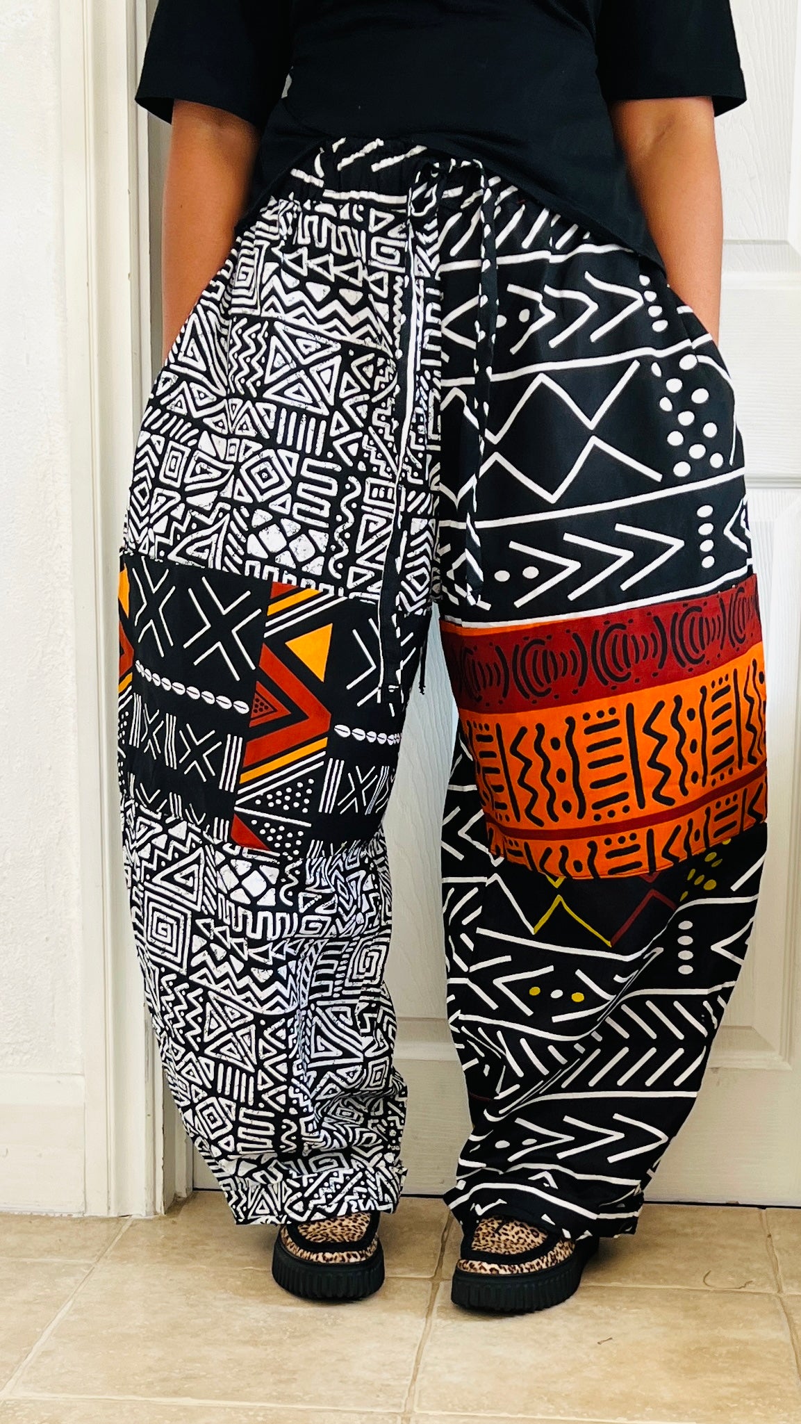 2 print BW black and white Baloon trousers with knee pockets