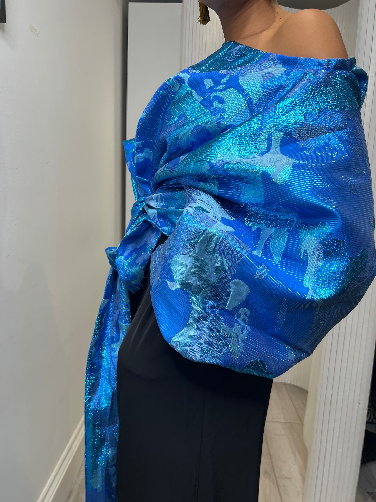 Blue metallic Jacquard Asymmetric Balloon Sleeve Blouse